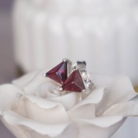 Triangle Sugerloaf Garnet Pyramid Red Garnet Earstuds 925 Sterling Silver Stud Earrings One Pair Simple Earstuds - Thumbnail 3