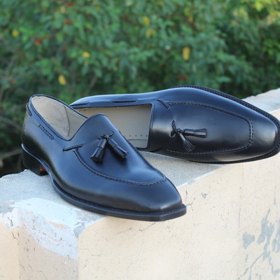 Crafted leather handmade black tassel loafers shoes for men