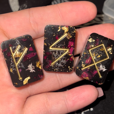 Snake vertabrea elder furthark runes 