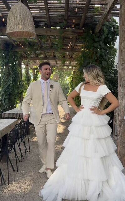 Modest Ball Gown Tiered Wedding Dresses Bridal Gowns Wedding Gowns