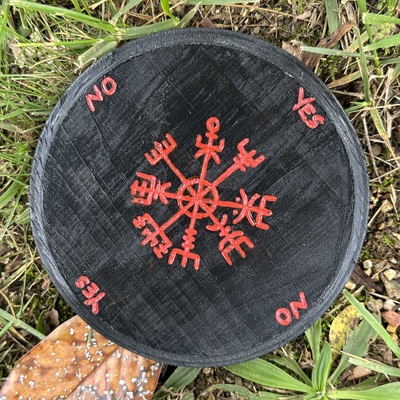 Norse compass pendulum board