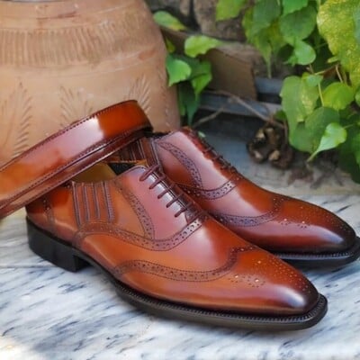Crafted leather classic brown leather wingtip oxford dress shoes with matching belt