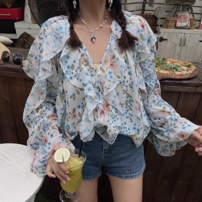 Layered decorative print shirt