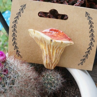 Flute mushroom pin - Thumbnail 1