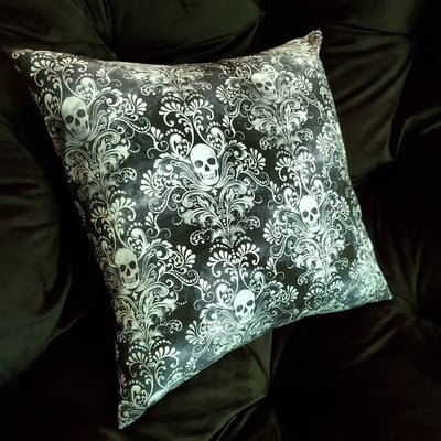 Skull damask pillow