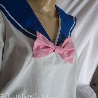 Small uniform bow
