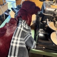 Burgandy Womens rabbit mittens - Thumbnail 2