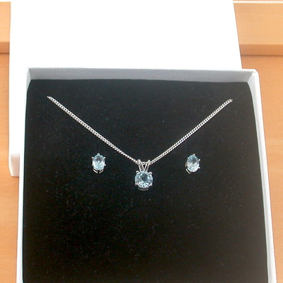 Boxed gift set/blue topaz solitaire pendant & 18" silver chain/blue topaz necklace/topaz jewellery/topaz earrings/november birthstone/uk - Thumbnail 2