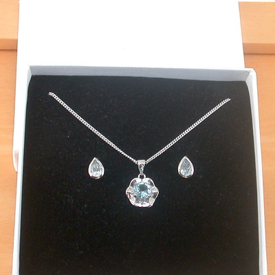 Boxed gift set/sterling silver blue topaz flower pendant & chain/topaz necklace/topaz necklace/topaz jewellery/topaz earrings/uk