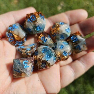 A bounty! hard-edged dice set - Thumbnail 3