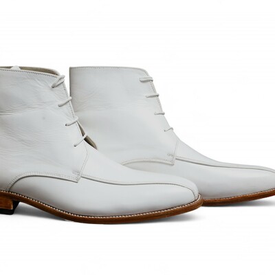 Crafted leather classic white leather chukka boot
