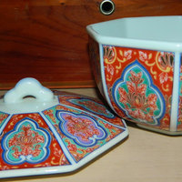 Arita Imari Lidded Octagon Rice Bowl Made in Japan. Artist Signed/Stamped - Thumbnail 2