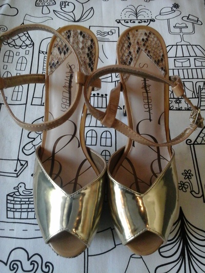 metallic wedged heels