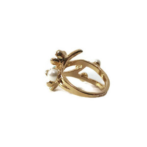 Flower ring with Rhinestones & Faux Pearls 
